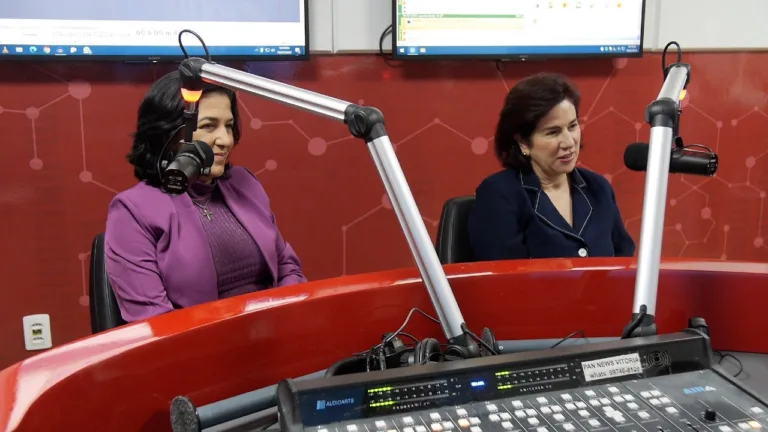 VÍDEO | Especialistas apontam desafios para mulheres que vivem no exterior