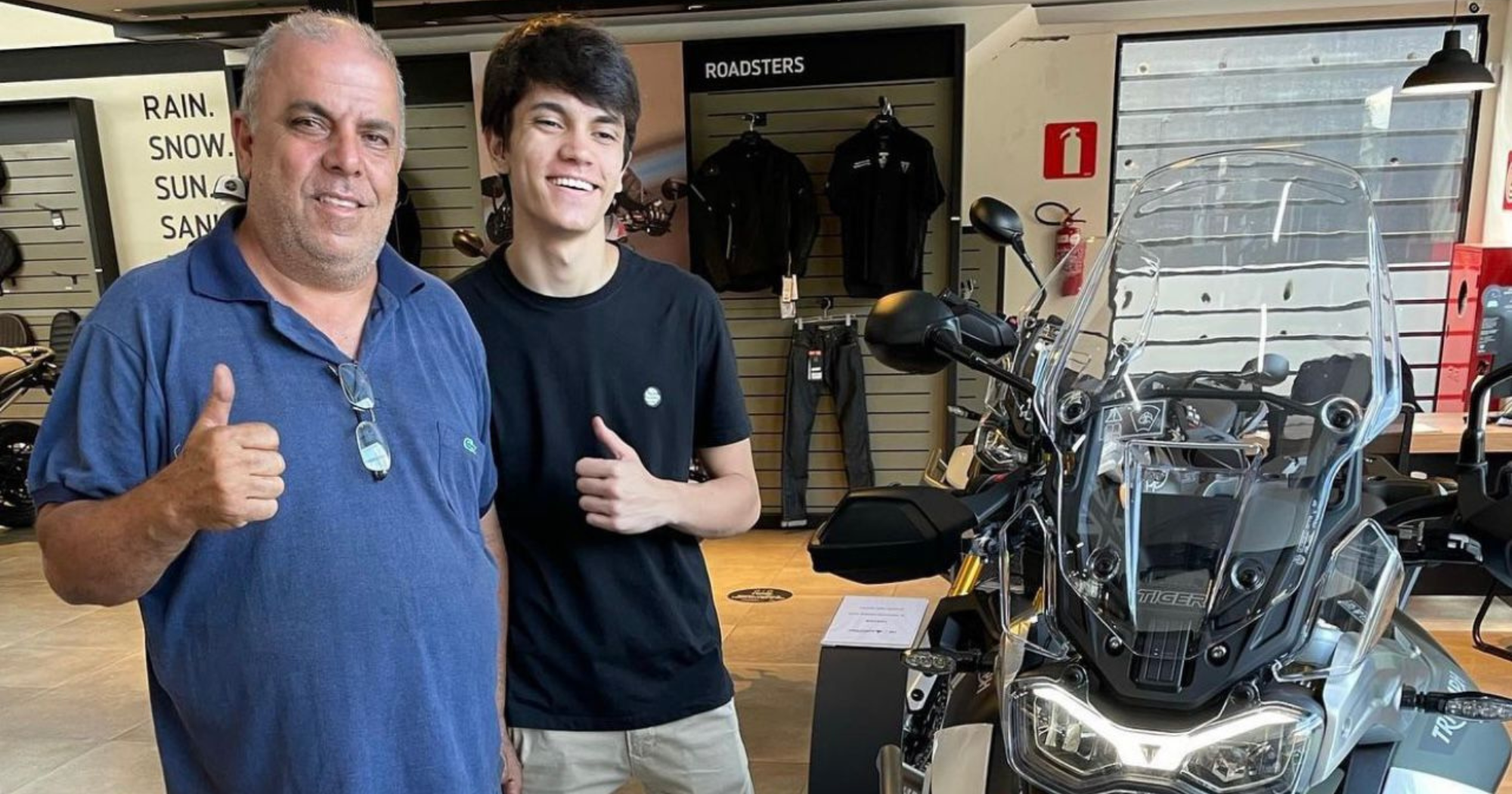 Iagor Gonçalves dá moto de luxo de presente para o pai: "Sempre sonhei"