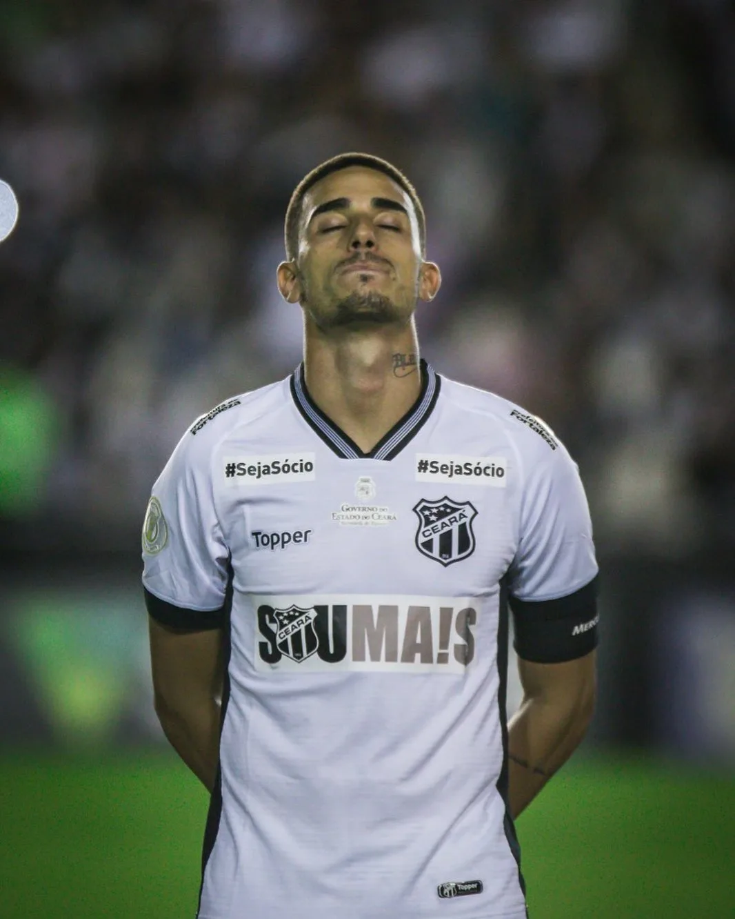 Jogador Thiago Galhardo relata injúria racial de torcedores do Santos a volante do Ceará