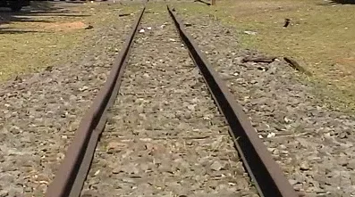 Dupla é presa ao furtar 40 quilos de trilhos de trem na Serra