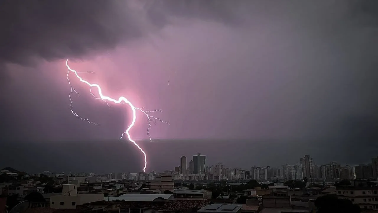 Grande Vitória registrou mais de 9,5 mil raios durante temporal