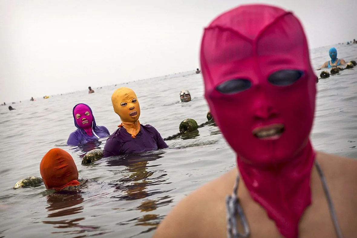 Saiba o que são os "facekinis", que viraram febre no verão chinês