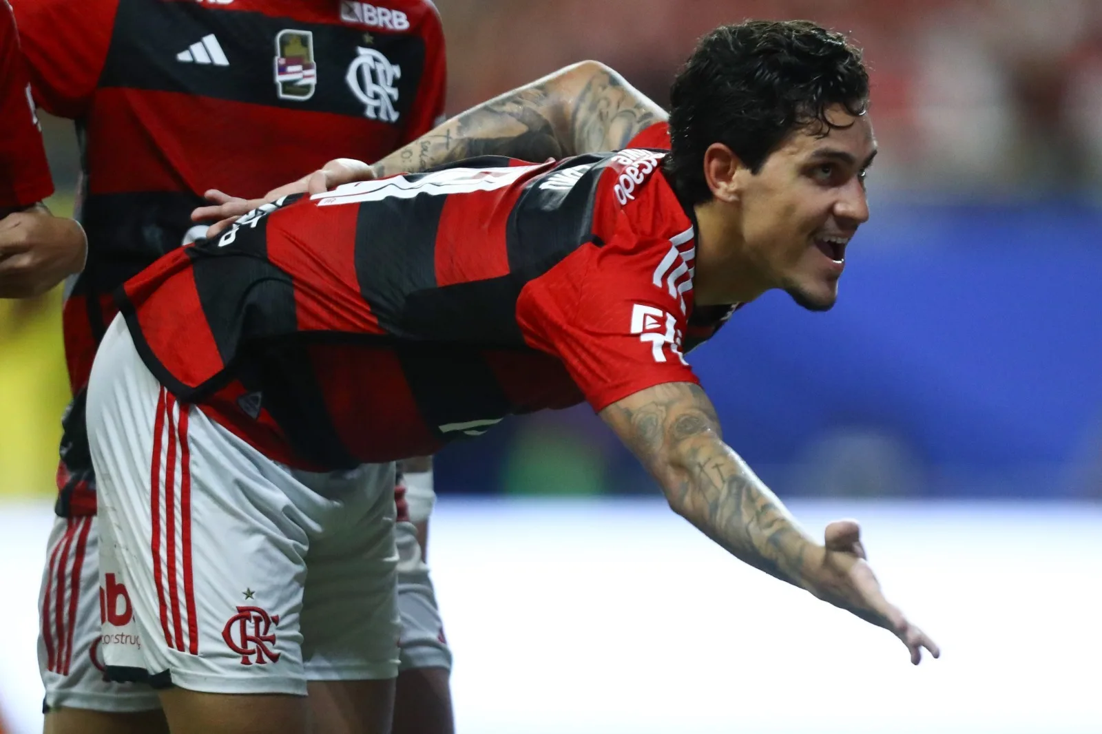 Flamengo goleia e mostra o cartão de visita na estreia no Carioca