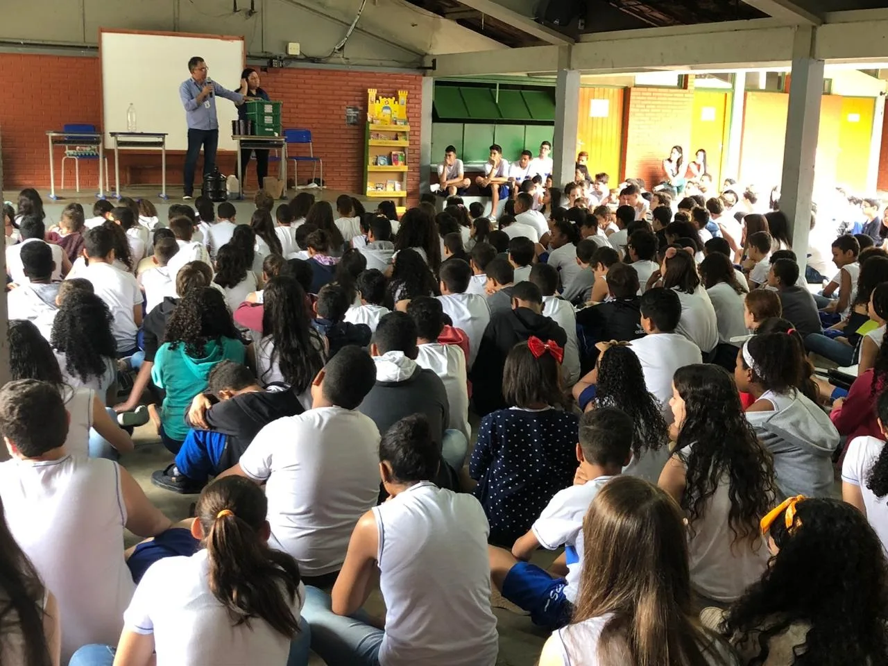 Alunos de escolas participam  do projeto ''Coleta Seletiva e Papel Reciclado"