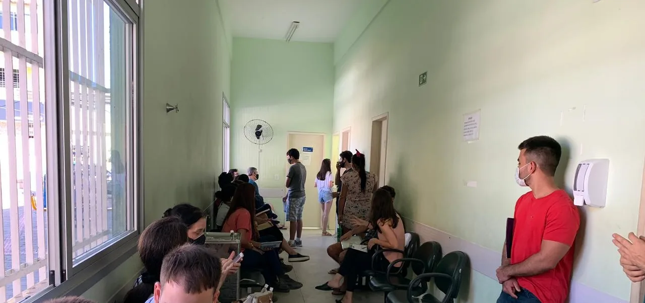 Estudantes aprovados no exterior são vacinados contra a covid-19 no ES