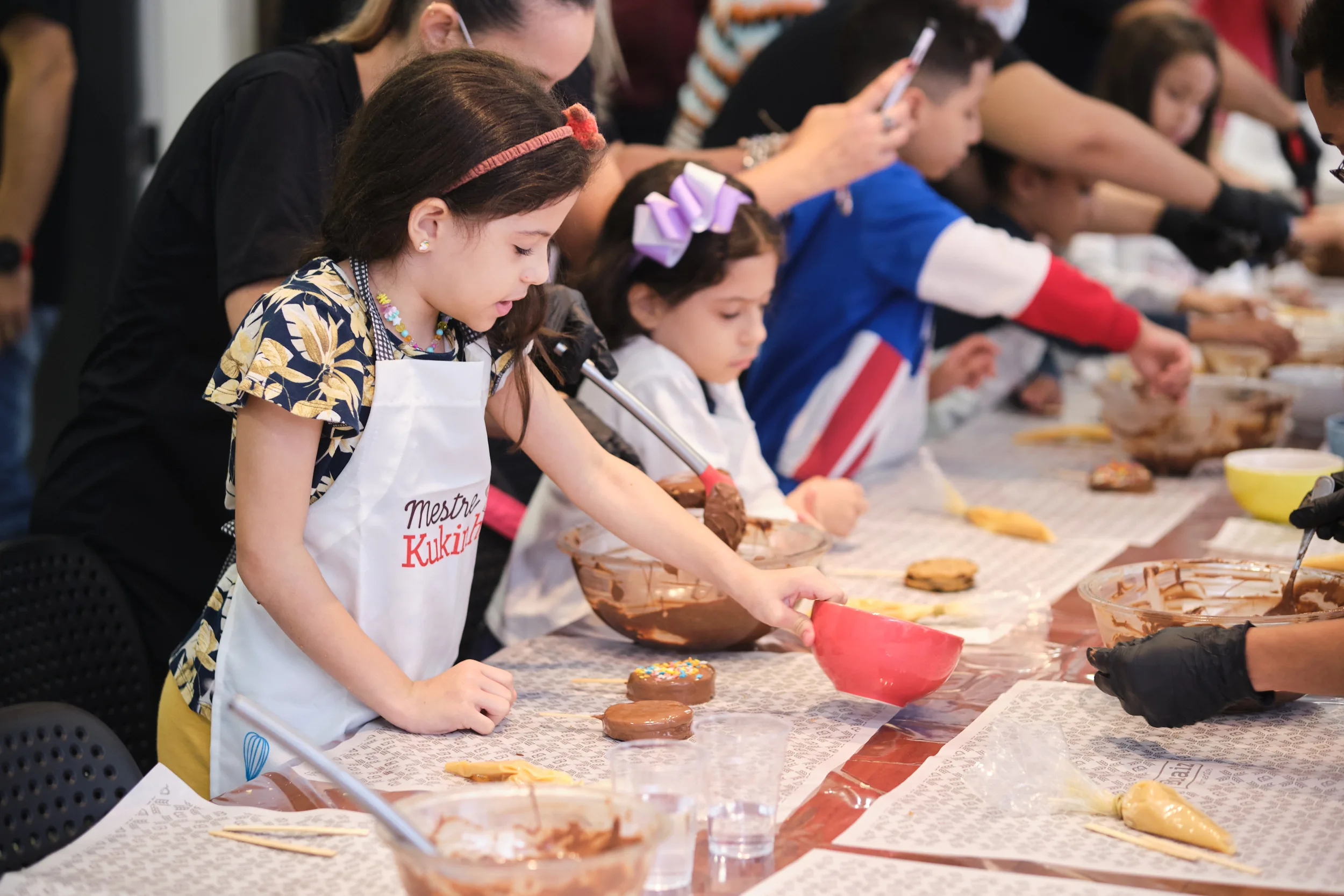 Curso de culinária infantil arrecada mais de 130 quilos de alimentos para doação