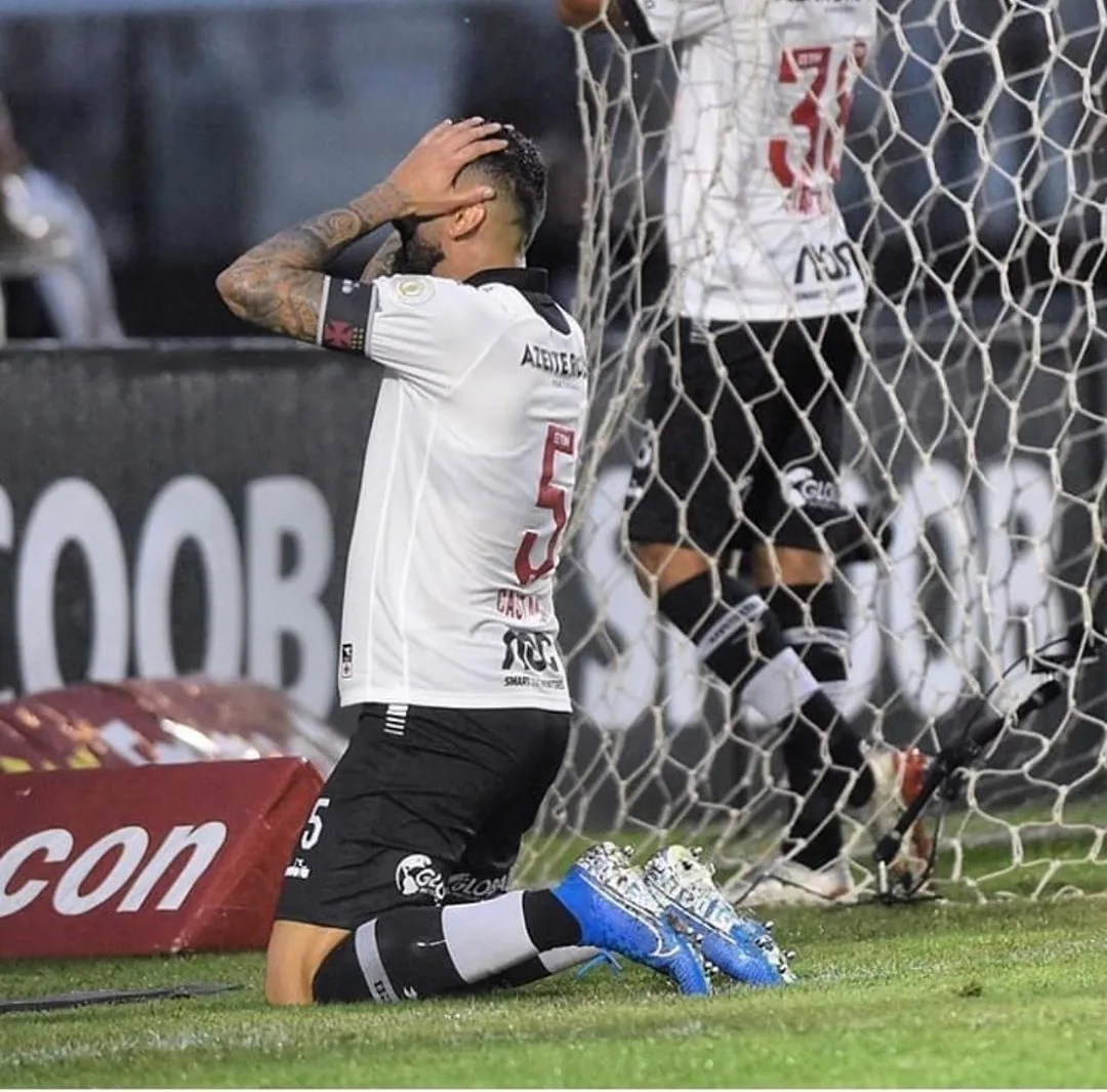 Leandro Castán lamenta queda de rendimento do Vasco e pênalti marcado para o Grêmio