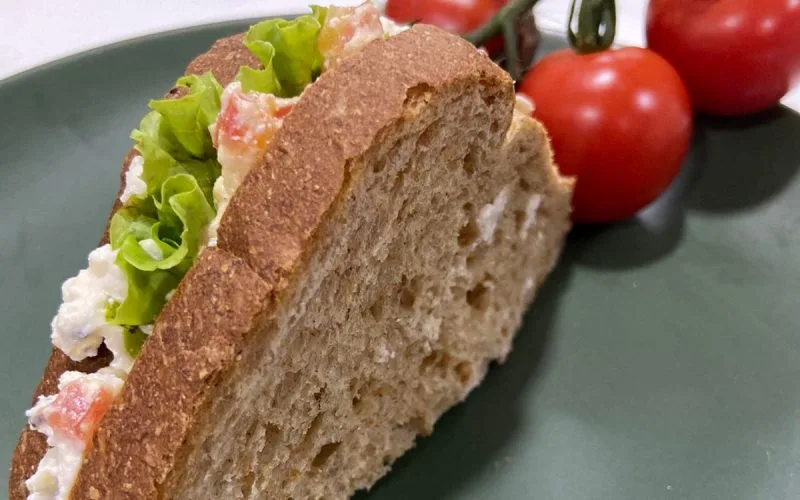 Sanduíche de ricota: aprenda a fazer um lanche leve e saboroso para o café da tarde