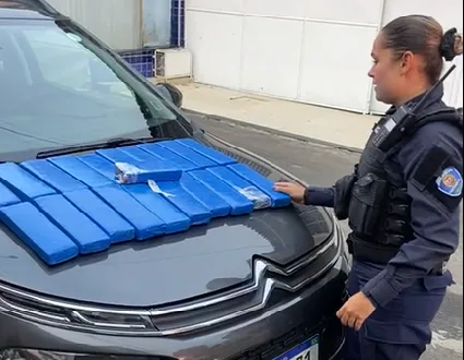 VÍDEO | Homem é preso com 21 quilos de maconha e alega ser para consumo próprio