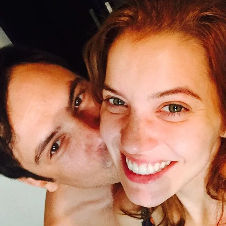 Mesmo despistando a ideia de casamento, Sergio Guizé se declara para Nathalia Dill