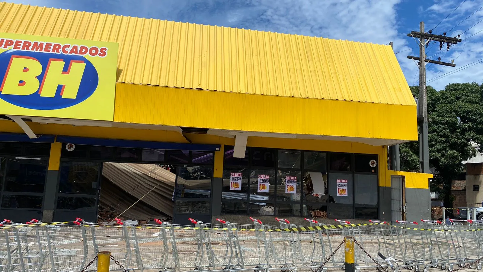 VÍDEO | Teto de supermercado desaba em Vila Velha e provoca correria