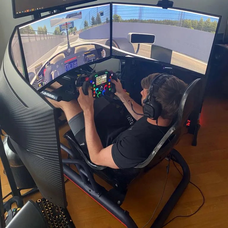 Max Verstappen disputará 24 horas de Le Mans Virtual no rFactor2