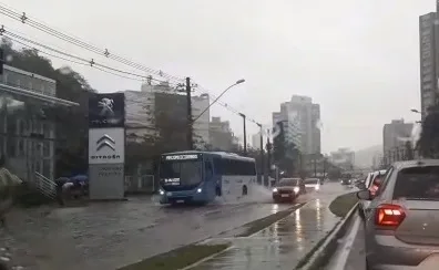 Chuva no ES: alagamentos comprometem circulação de ônibus na Grande Vitória