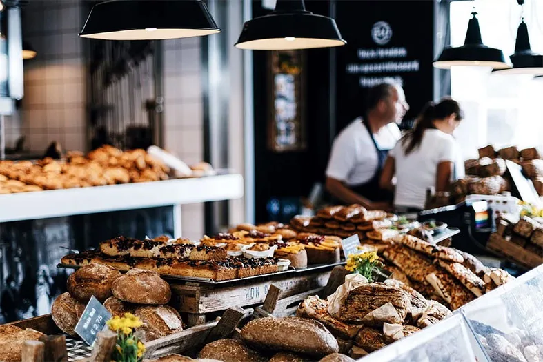 Confeitaria vende torta estragada para festa de casamento e terá que pagar R$ 5 mil de indenização