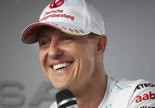 Michael Schumacher deixa hospital depois de 254 dias internado