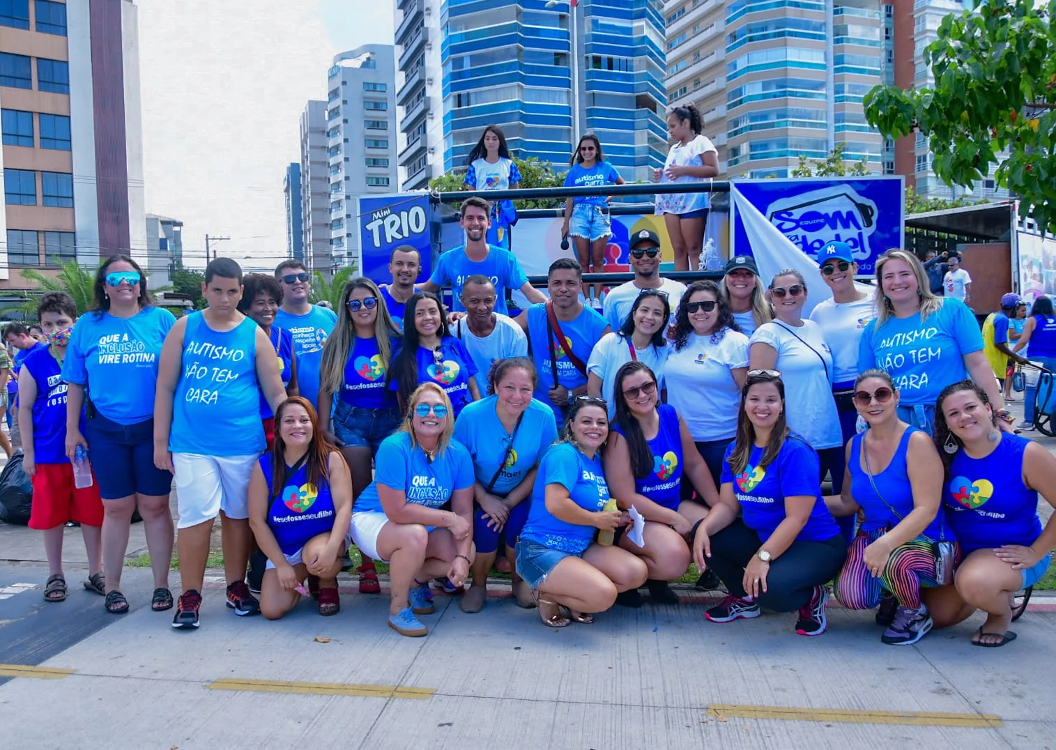 FOTOS | Veja como foi a caminhada pelos autistas em Vitória