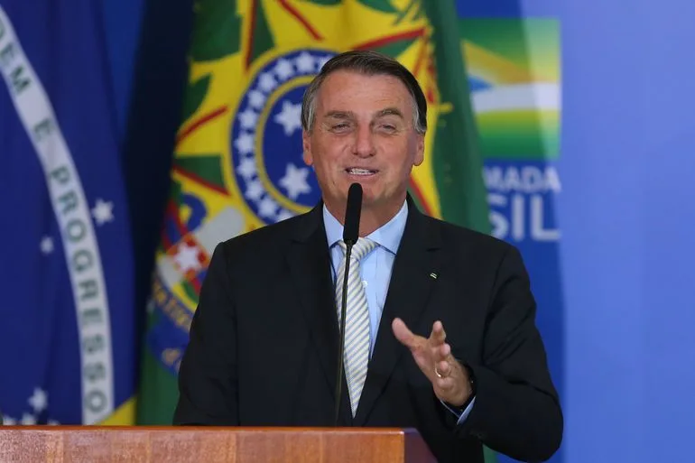 Presidente Jair Bolsonaro discursa após cerimônia de posse do Ministro de Estado da Cidadania, Joao Roma, e do Ministro de Estado Chefe da Secretaria-Geral da Presidência da República, Onix Lorenzoni e sanção da Lei da Autonomia do Banco Central