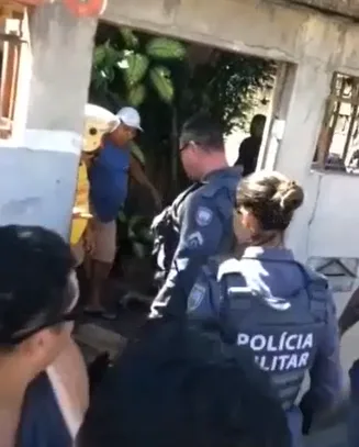 Ladrões assaltam loja de games, tentam fugir e apanham em Vila Velha