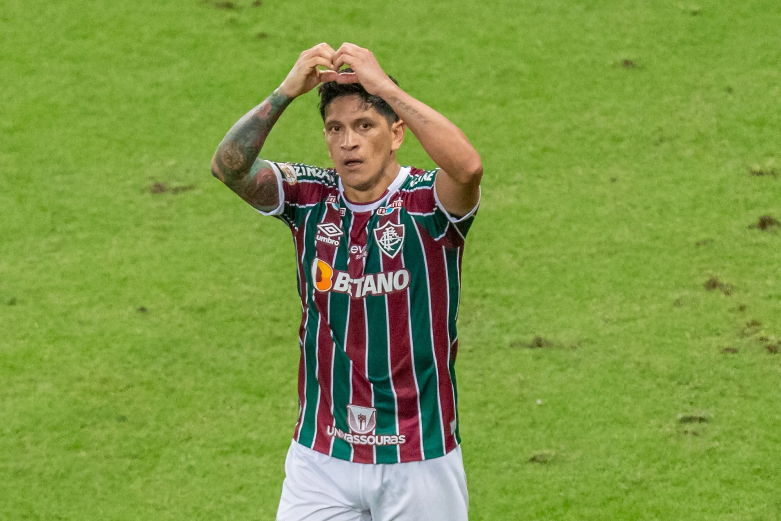 João Paulo defende pênalti, mas Cano marca e Santos perde do Fluminense