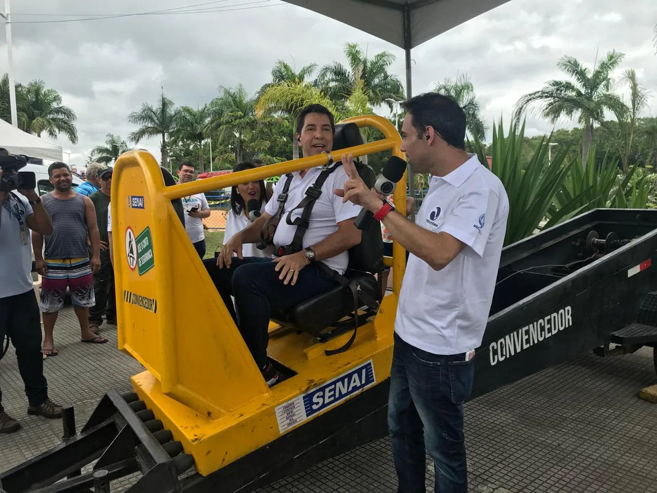 3º Dia D Detran: apresentadores se desafiam em simulador de colisão