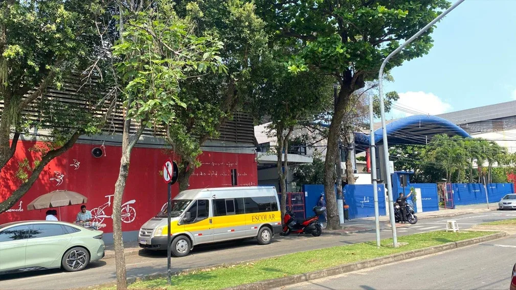 A fachada do Centro Educacional Leonardo da Vinci, em Santa Lúcia, em Vitória (Foto: Thiago Soares/Folha Vitória)