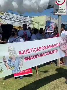 VÍDEO | Familiares de jovem que morreu em acidente na Darly Santos protestam e pedem justiça