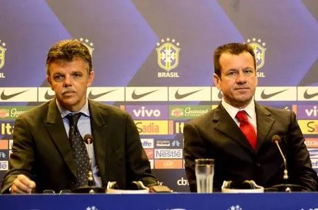 Rio de Janeiro, Rio de Janeiro, Brasil, 22 de julho de 2014 – RJ – COLETIVA DE IMPRENSA CBF (CONFEDERAÇÃO BRASILEIRA DE FUTEBOL). Gilmar Rinaldi (esquerda) e o técnico Dunga (direita). O presidente da CBF José Maria Marin concede coletiva de imprensa na sede da entidade na manhã desta terça-feira (22/07) para apresentar o novo […]