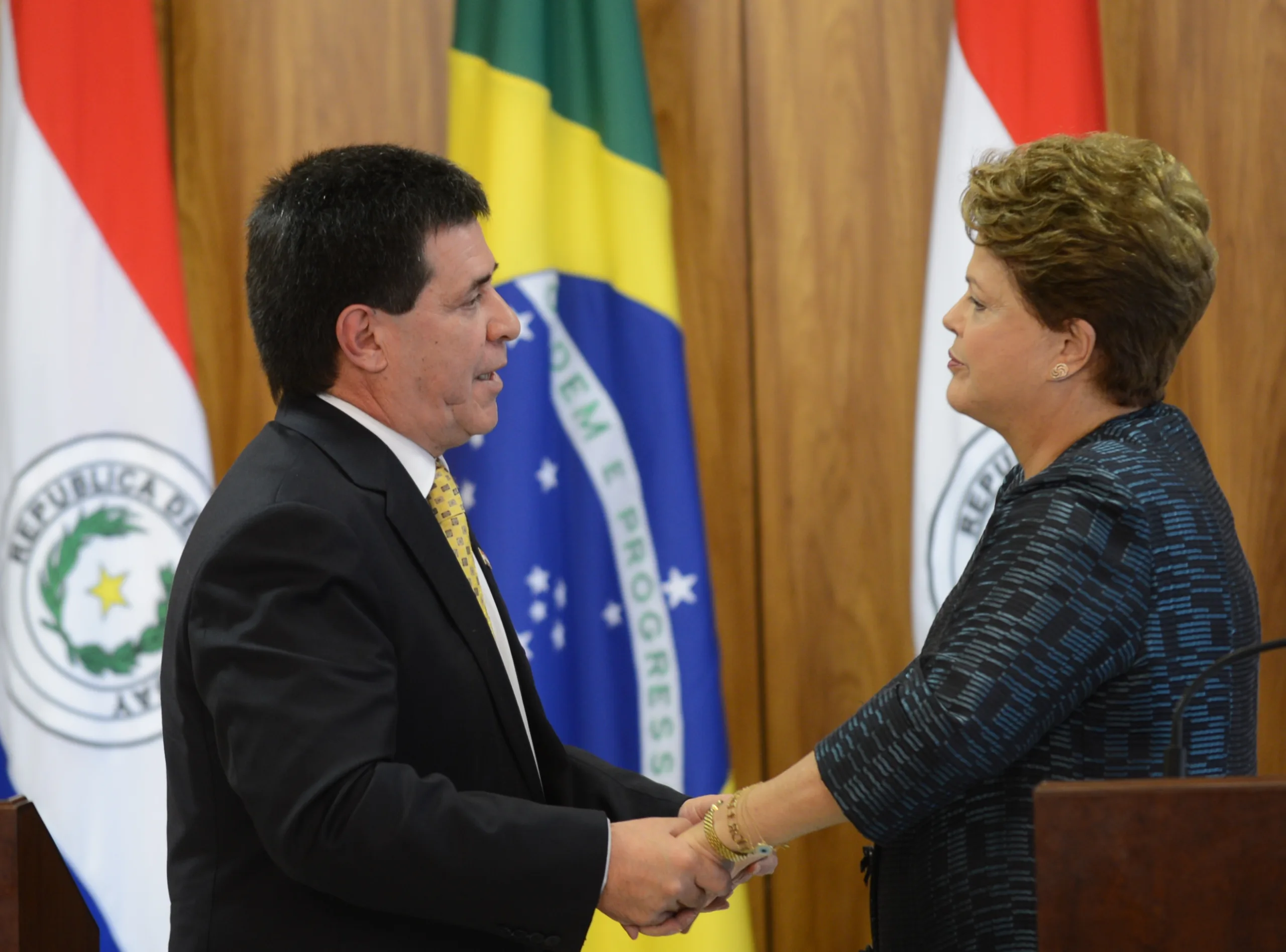 Brasília – A presidenta Dilma Rousseff e o presidente do Paraguai, Horacio Cartes, durante declaração à imprensa, no Palácio do Planalto