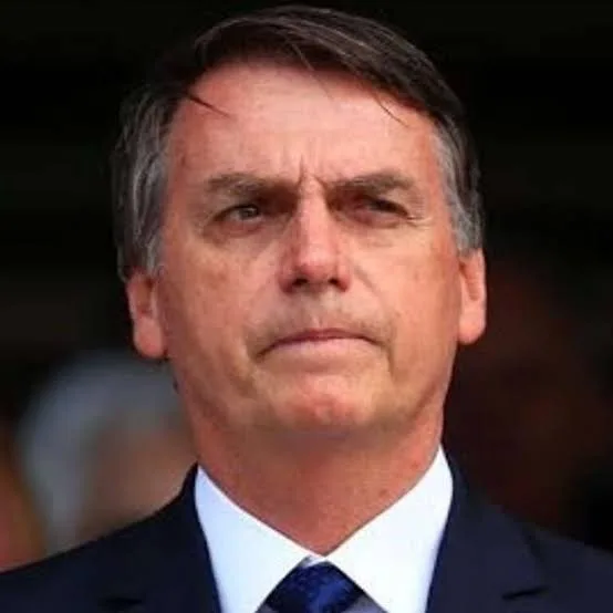 Bolsonaro publica no Twitter como se ainda fosse presidente; internautas reagem