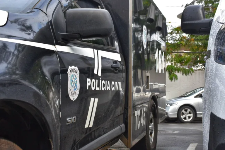 Jovem é assassinado com mais de 15 tiros no meio da rua em Vila Velha