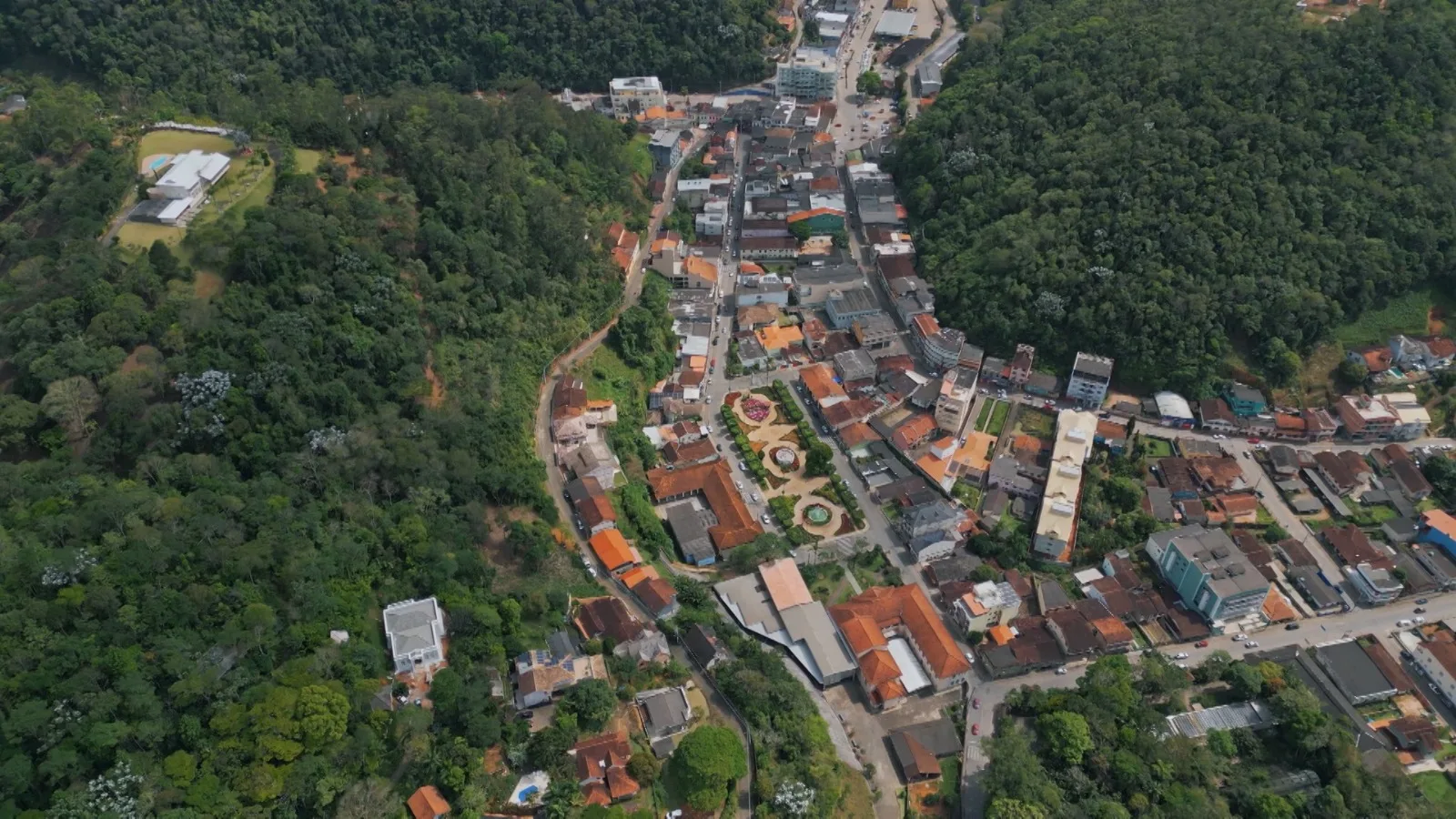 VÍDEO | Passeio aéreo mostra pontos turísticos de Santa Teresa