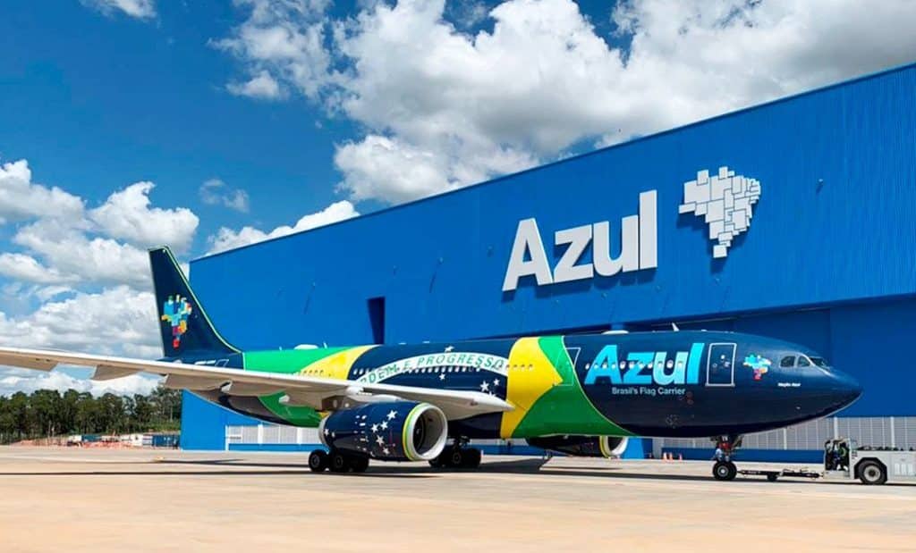 Azul seleciona candidatos com nível superior para trainee