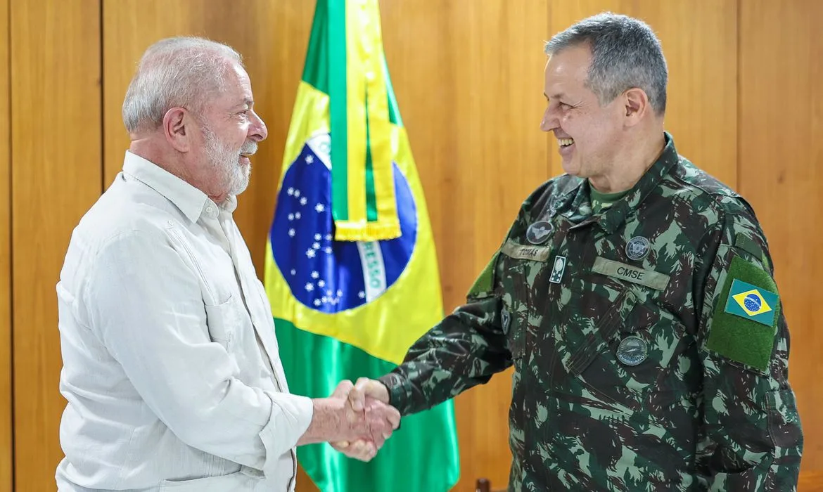 Militar ou civil não está acima da lei, diz novo comandante do Exército