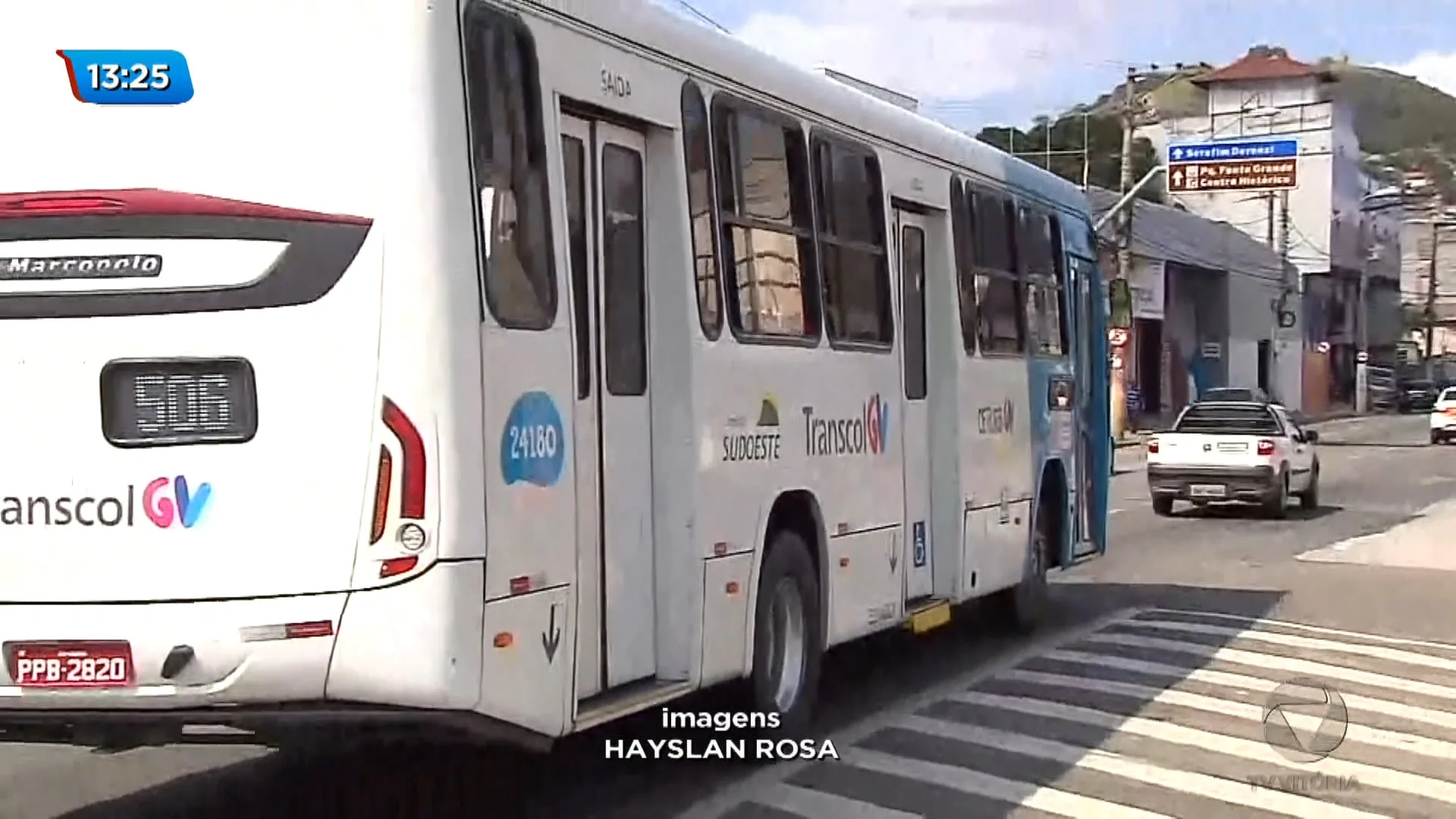 Policial evita assalto a ônibus