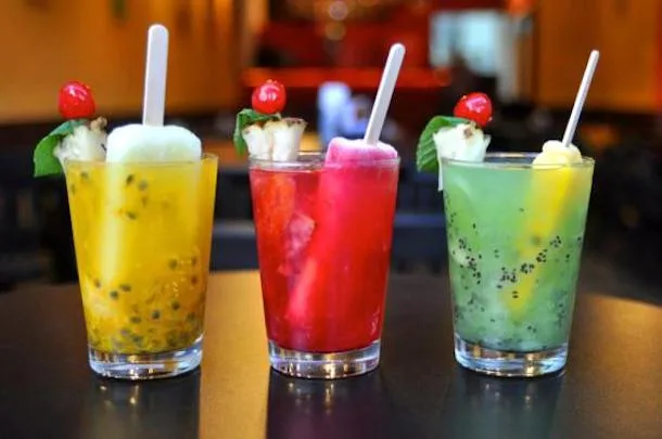 Aprenda receitas de drinks fáceis e refrescantes para fazer no Carnaval