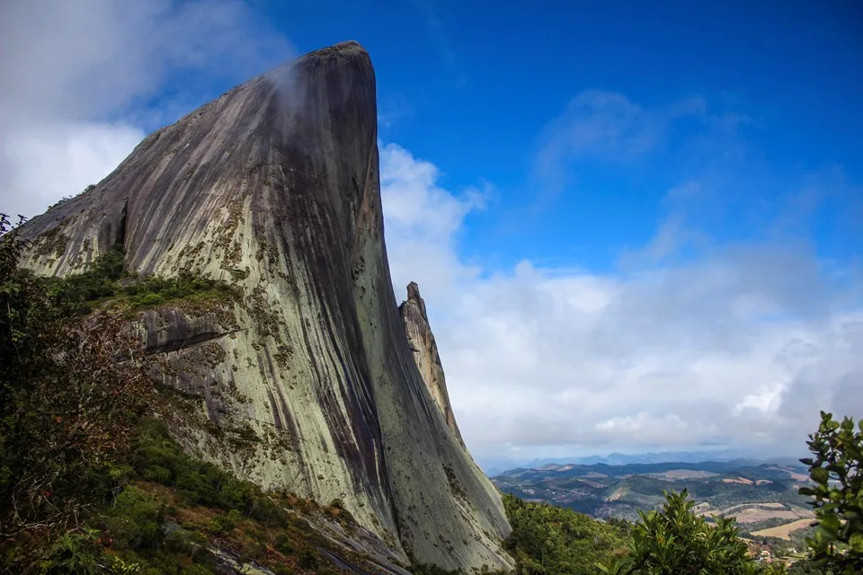 Parque da Pedra Azul é fechado após incêndio em Domingos Martins