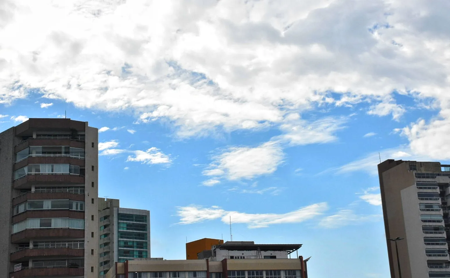 Vai dar praia? Fim de semana será de sol entre nuvens e sem chuva