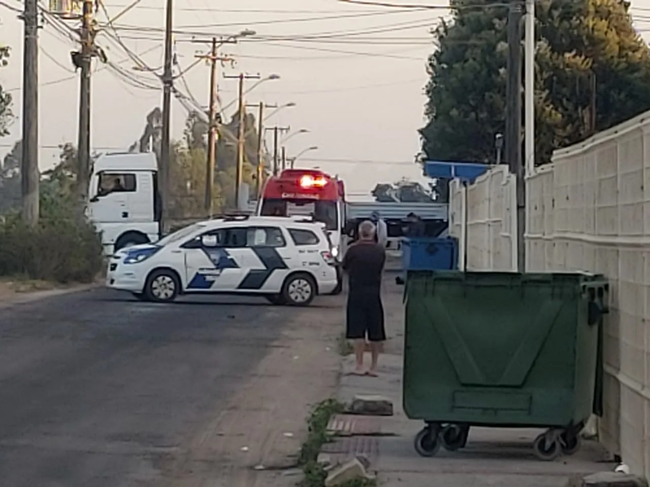 Homem em situação de rua é esfaqueado e pede socorro a porteiro, na Serra