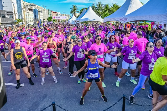 Corrida da Mulher reúne mais de 1 mil atletas na orla de Camburi