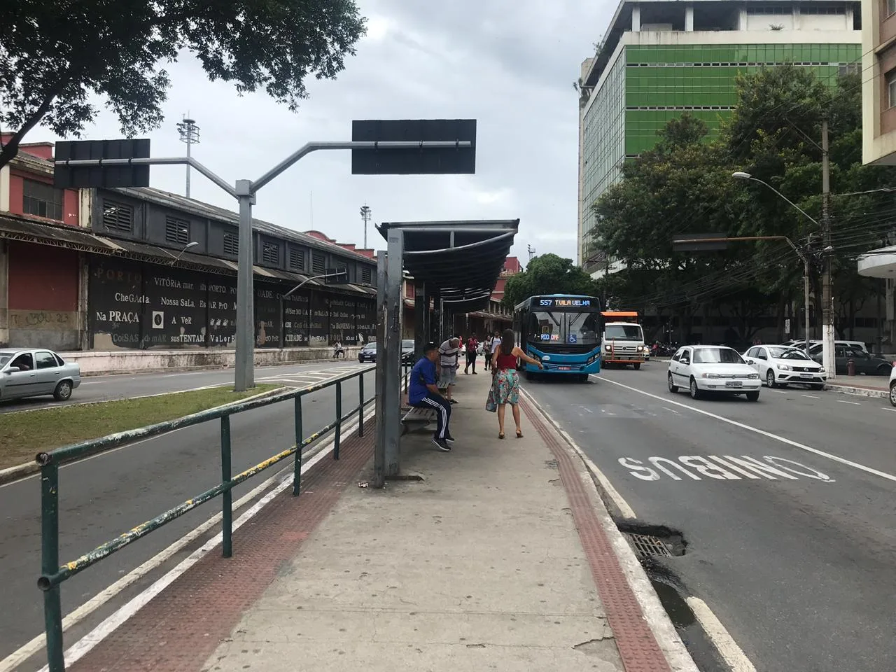 Correr para pegar ônibus todos os dias reduz risco de morte; entenda