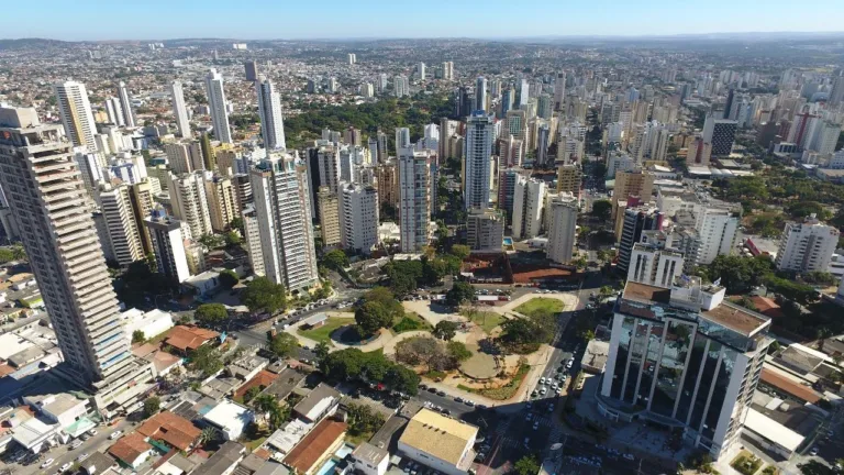 Polícia investiga estudantes de veterinária por maus-tratos a uma vaca na PUC de Goiás