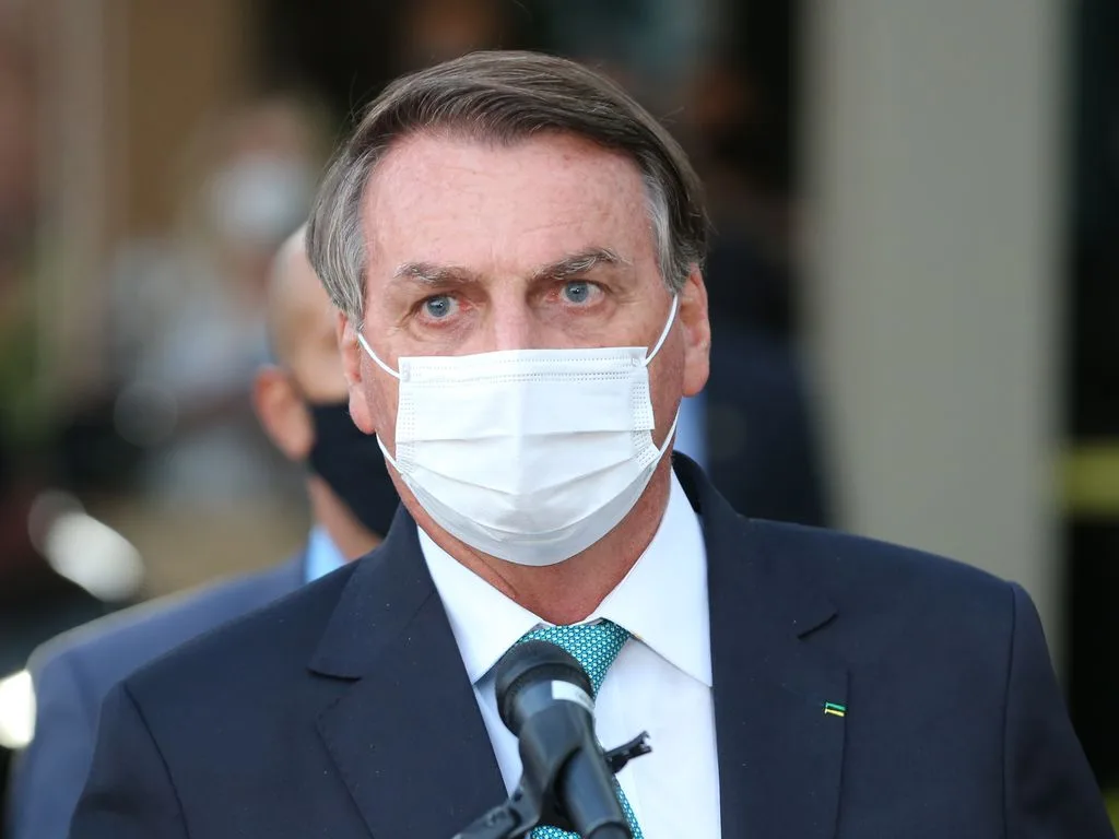 O presidente da República, Jair Bolsonaro fala à imprensa, após cerimônia de assinatura do termo de colaboração e transferência de tecnologia do laboratório AstraZeneca com a Fiocruz