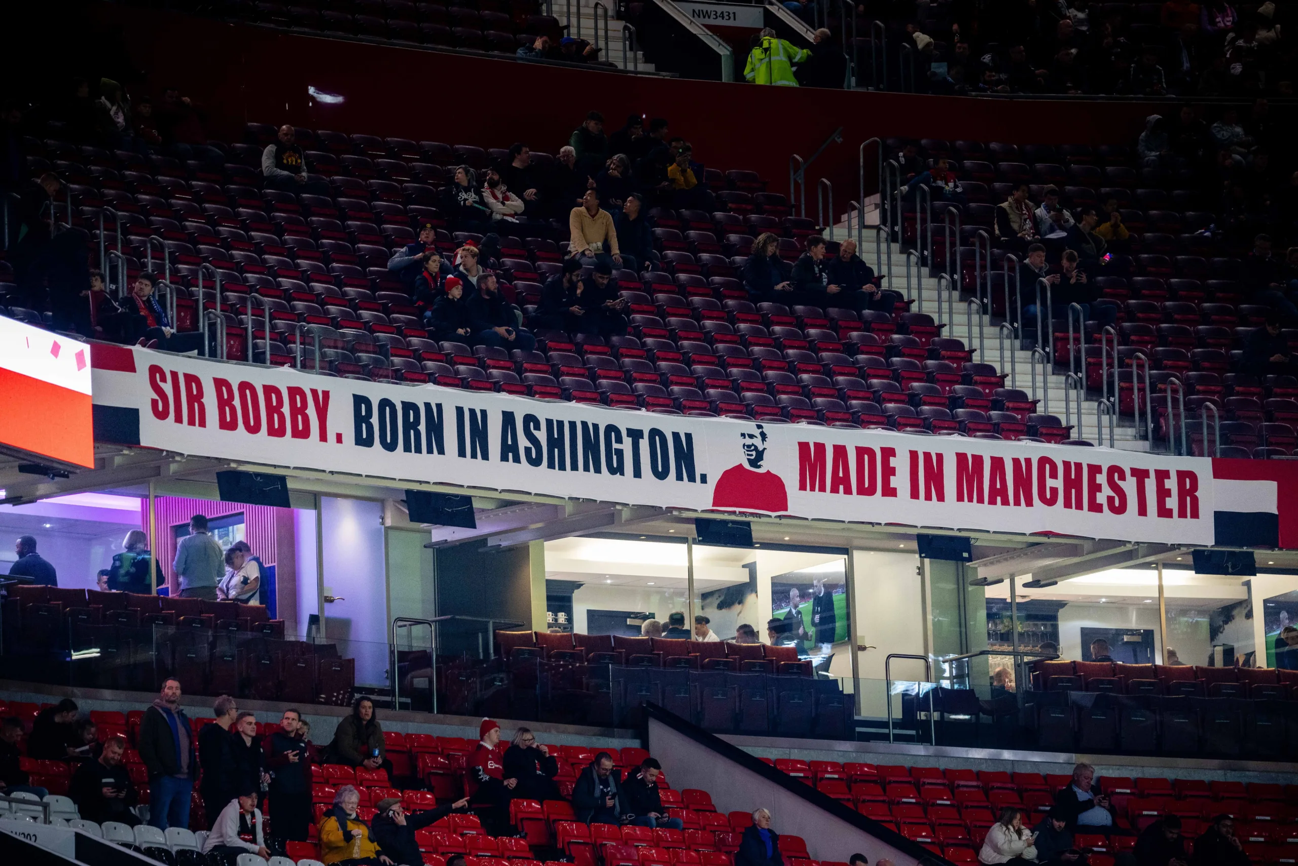 VÍDEO | Veja a emocionante homenagem a Bobby Charlton