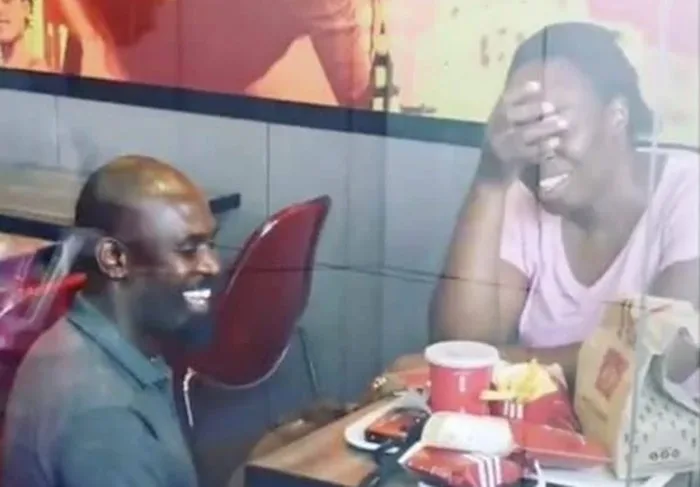 Viralizou! Casal fica noivo em restaurante de fast-food e ganha festa após repercussão