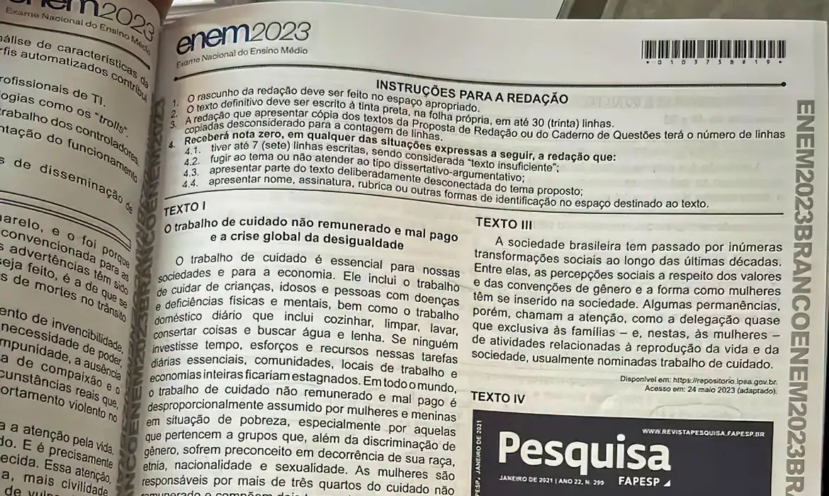 Polícia Federal vasculha casa de suspeito de publicar prova do Enem nas redes