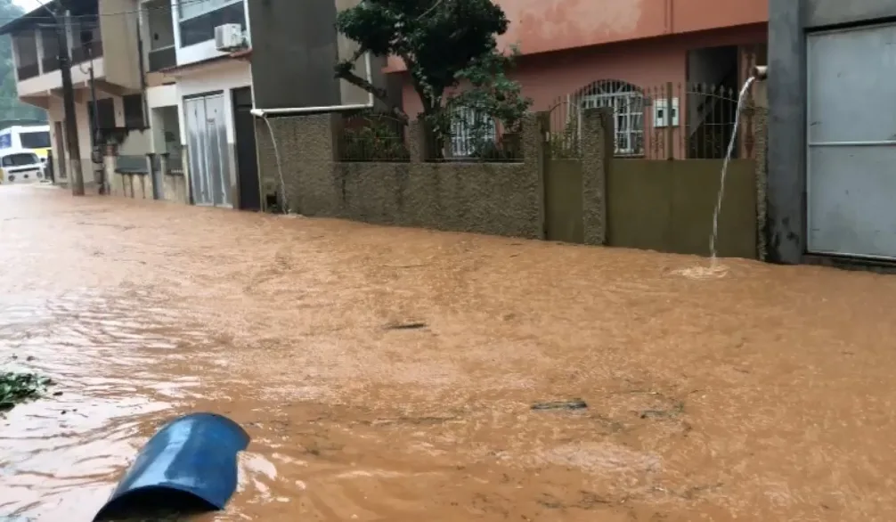 Alerta vermelho: perigo intenso de chuvas no ES, diz instituto