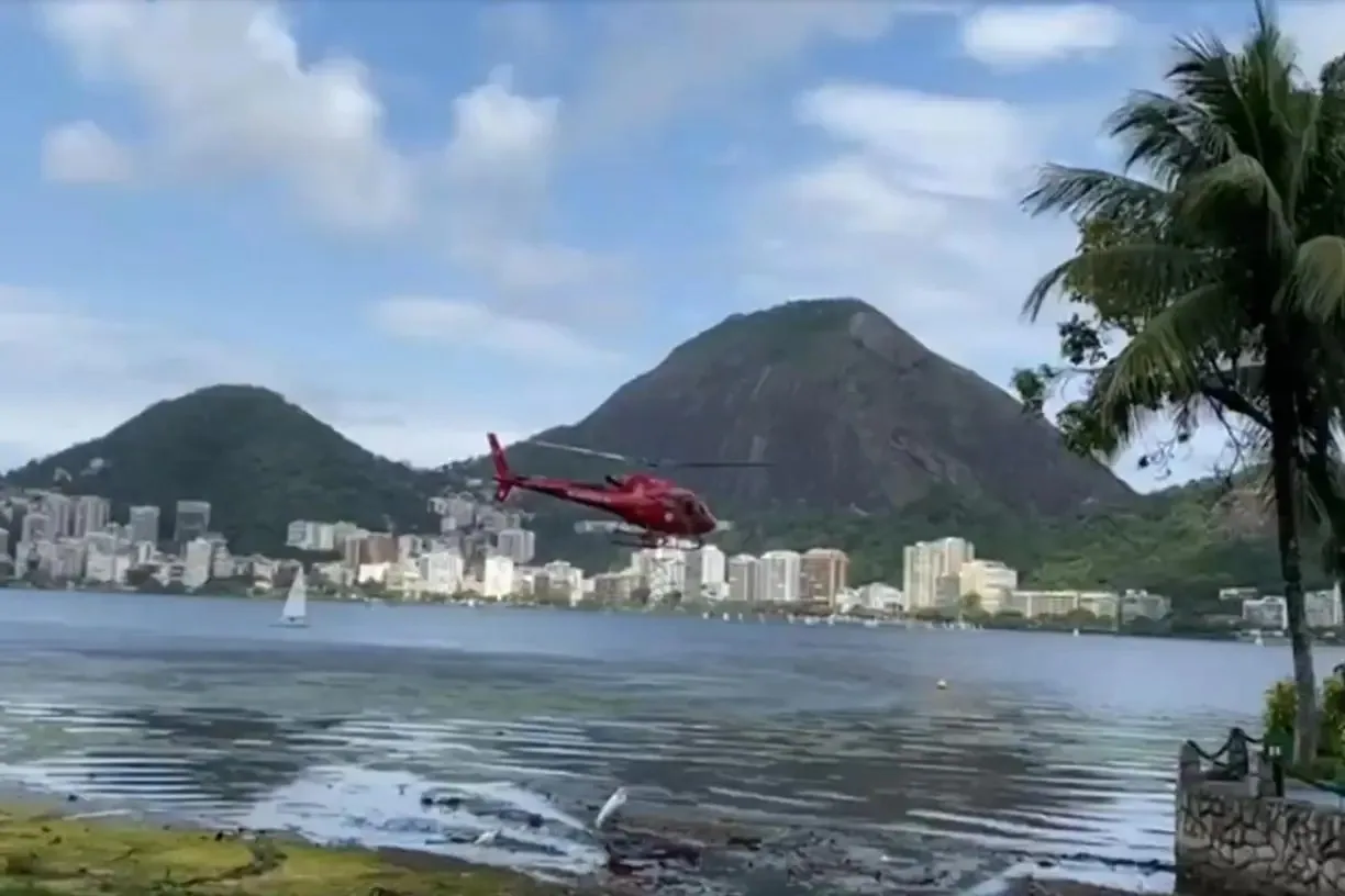 Queda de helicóptero na Lagoa: Cinco vítimas sem gravidade foram resgatadas