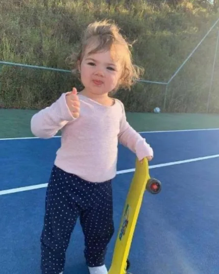 Tatá Werneck posta foto de Clara Maria posando de skate e brinca: '2028 talvez'