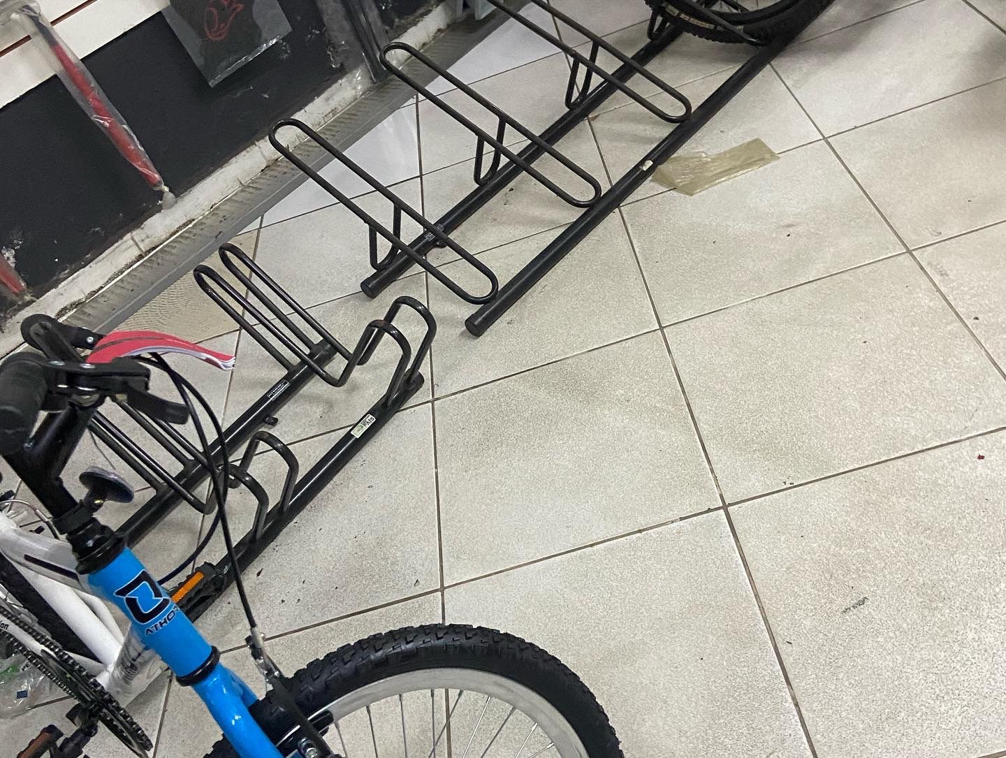 Loja de bicicletas é arrombada e criminosos deixam prejuízo de R$ 20 mil