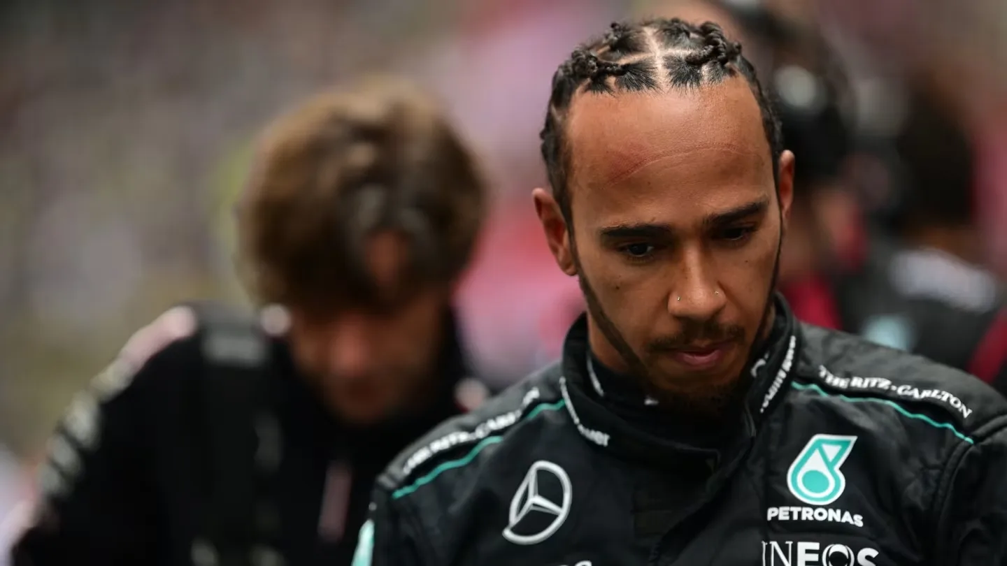 Hamilton pede que fãs façam a "dança da chuva" no GP da China